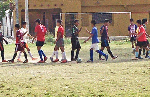 Escuela Antorchista de Futbol enfrenta a CEFOR en partido amistoso