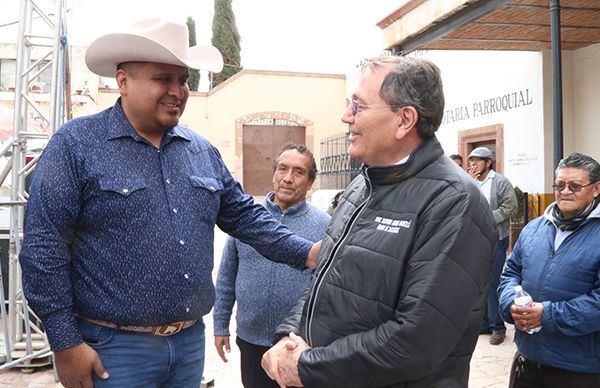 Con cabalgata, edil se une a fiestas patronales 