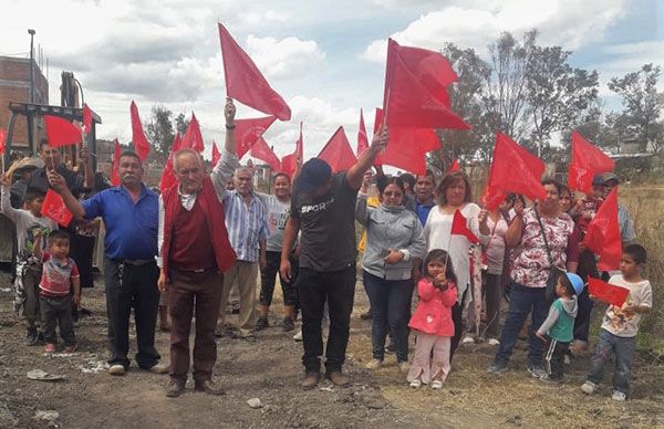 Celebran colonos de la Mariel reanudación de obra pública, gracias a su gestión colectiva