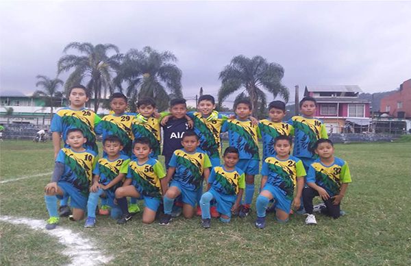 Triunfa equipo de fútbol infantil antorchista 