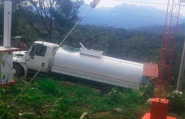 Provee Antorcha agua a familias humildes de Tamazunchale 