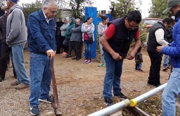 Tienden red de agua potable hacia comunidades antorchistas