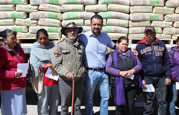 Logra Antorcha material para viviendas en Tacoaleche