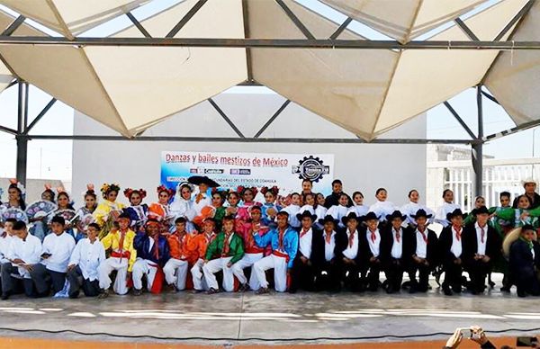 Escuelas antorchistas se llevan tres primeros lugares en concurso de Danza Folclórica