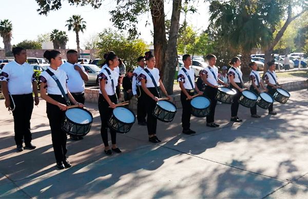 Reconocen banda de guerra de Telebachillerato y secundaria antorchista