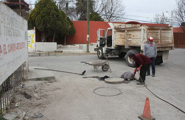 Rehabilitan drenaje en Charcas