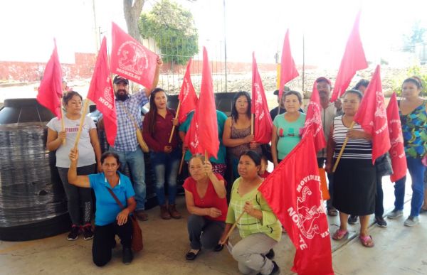 Subsidia Ayuntamiento de Yautepec tinacos a familias antorchistas