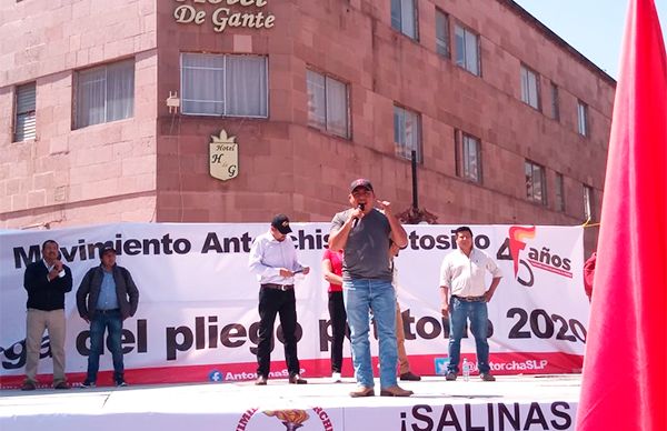 Antorchistas de la zona Huasteca se unieron a la entrega de pliego petitorio.