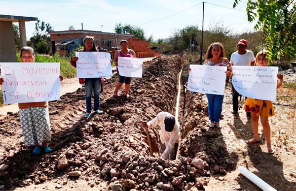 Llega agua potable a comunidad antorchista después de 12 años