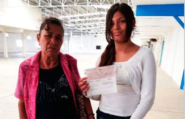 Entrega ITABEC estímulos educativos a hijos de antorchistas 