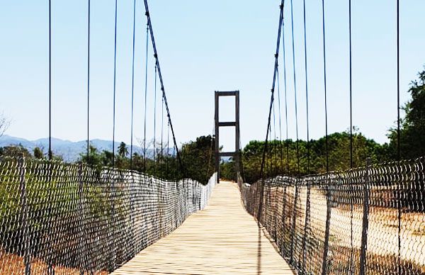 Concluye puente colgante que comunica a cinco poblados de Oaxaca