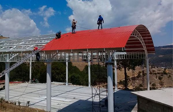 Antorcha construye techado y cancha para Santa Lucía Monteverde, Oaxaca