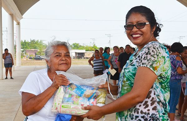 Gestiona Antorcha apoyos alimentarios para familias de Matacocuite