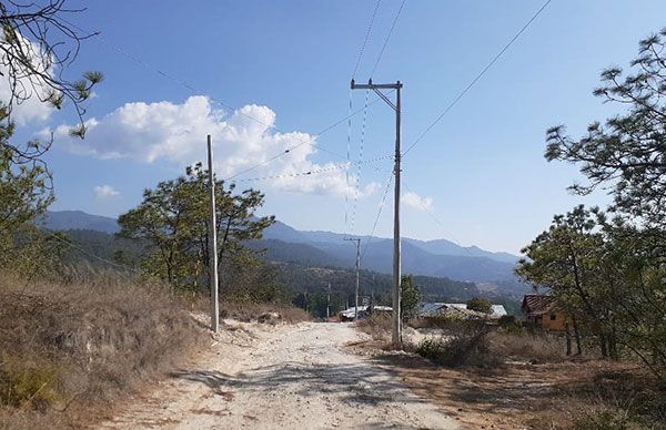 Abandonan obra de electrificación en comunidad de Oaxaca