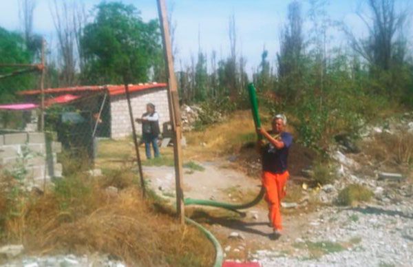 Antorcha lleva agua gratuita a colonias de Tláhuac