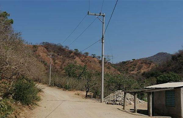 Lucha organizada logra pavimentación y energía eléctrica en San Baltazar Loxicha