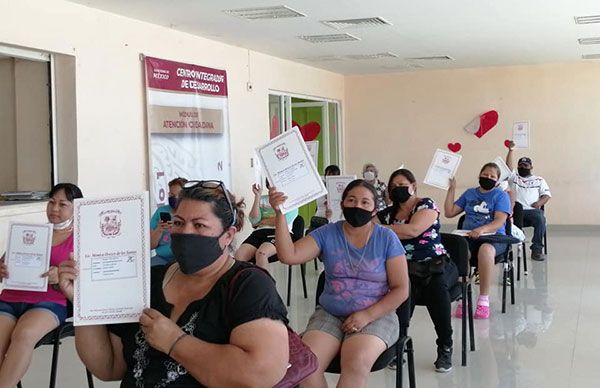 Conceden a familias de Valle la Rosita cartas de posesión 