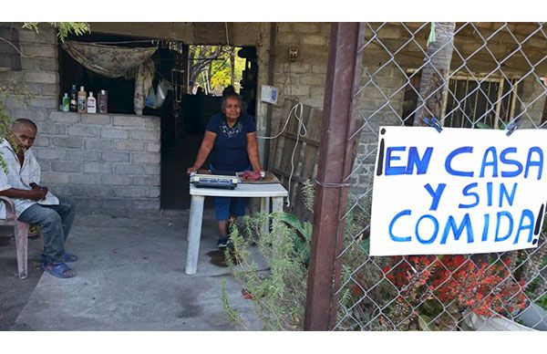 La necesidad de comer se manifiesta con cartulinas blancas en los hogares michoacanos