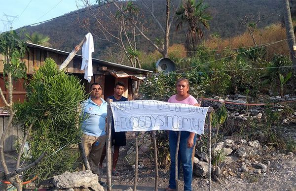 Con trapos blancos, se unen guerrerenses para exigir alimentos 