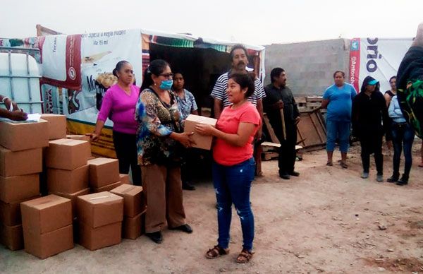 Reparte Antorcha despensas en colonia de San Luis Potosí