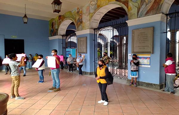 Se manifiestan  comerciantes en Coatepec