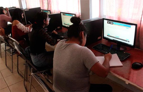 Monitorean maestros aprendizaje autodidacta