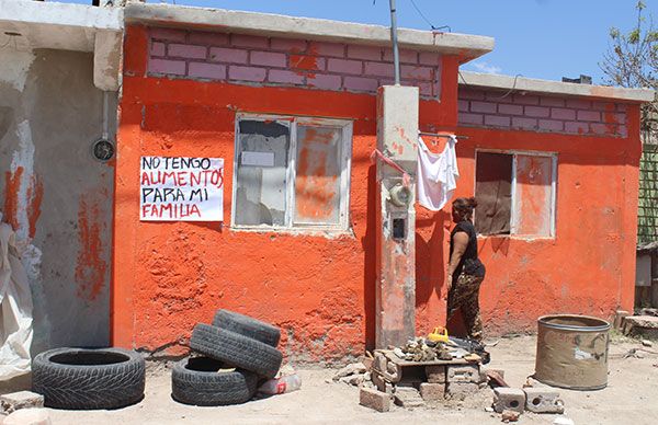 Reprochan ausencia de gobierno en comunidades, levantan bandera por hambre