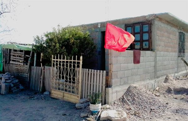 Banderas rojas, símbolo de protesta en la colonia Unión Antorchista