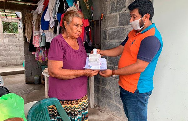 Apoya Antorcha con medicamentos a abuelito de ebano