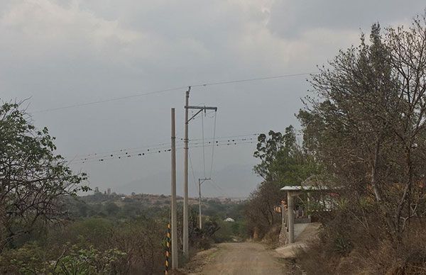 Cumple Antorcha con Miahuatlán, lleva energía eléctrica a familias 