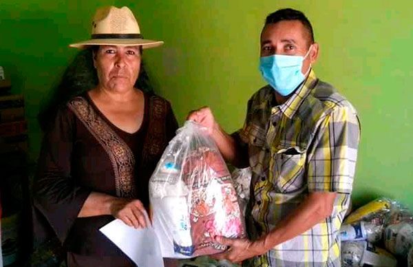 Costea Antorcha despensas para familias de Santo Domingo 