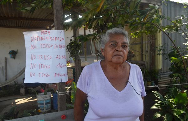 A 50 días en casa y sin comida, protestan familias veracruzanas con trapos blancos