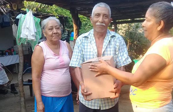 Logra Antorcha despensas para familias de Coyuca de Benítez