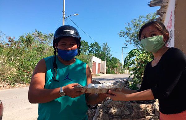 Distribuye Antorcha huevo entre familias humildes