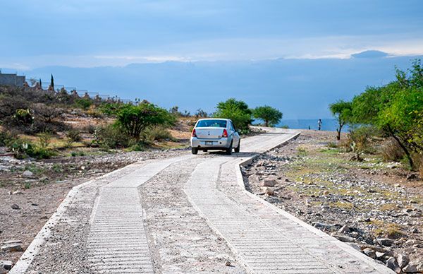 Prioriza alcaldesa antorchista mantenimiento de caminos en Armadillo