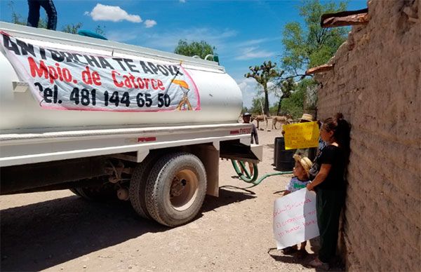 Brindan apoyo con pipas de agua en La Cardoncita