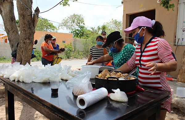 Preparan comida para apoyar a familias de Kanasín