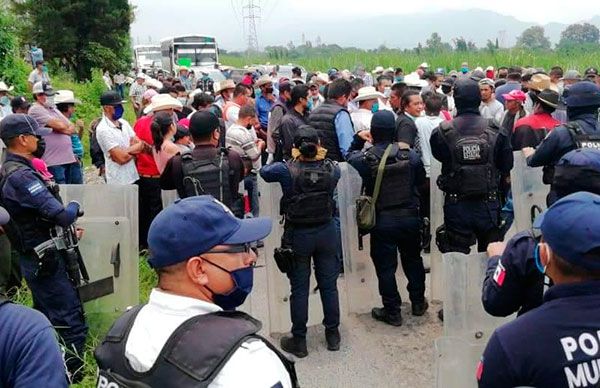 Policía de Veracruz reprime a campesinos