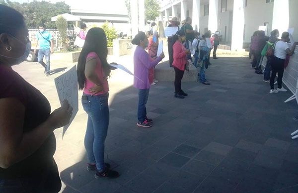 Protestan amas de casa en SLP, reportan hambre en su hogar