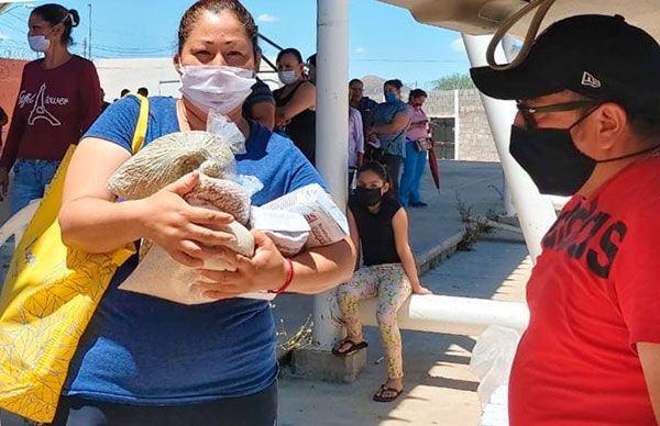 Con despensas, tratan de hacer justicia a familias pobres en la pandemia