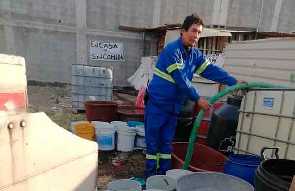 En pandemia carecen de agua potable; JAPAMI se compromete a dotar del líquido con pipas