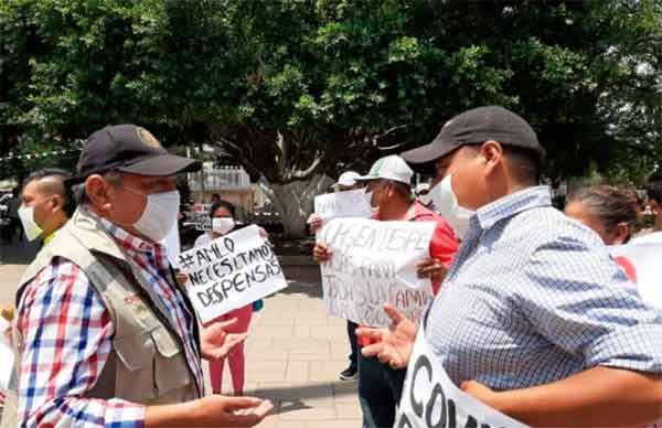 Se manifiestan en la Secretaría del Bienestar del municipio de Rioverde.