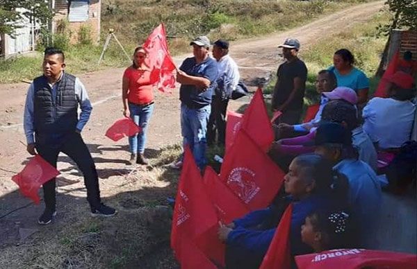 Tras dos años de gestiones, colonos de Jacona finalmente son beneficiados con alumbrado público