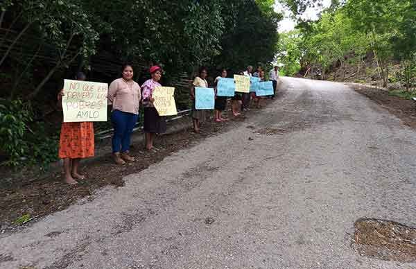 Familias de Tancanhuitz protesta por falta de apoyo gubernamental