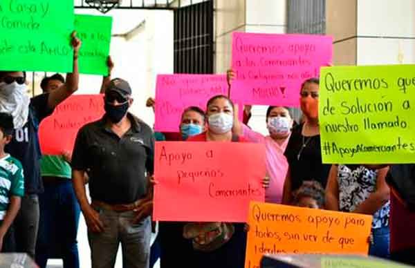 Protesta amas de casa y comerciantes por indiferencia de AMLO