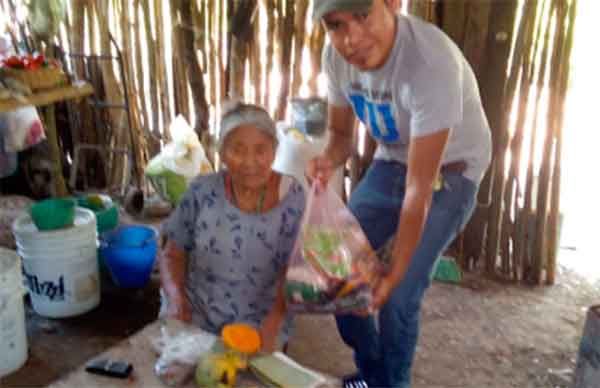 Entregan apoyo en San Martín Chalchicuautla 