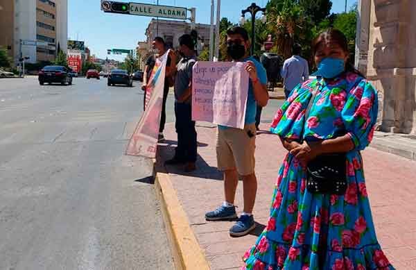 Se manifiestan ante Gobierno del Estado para exigir despensas durante la pandemia