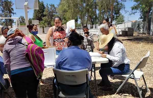 Entrega DIF de Durango mil 600 despensas a padres de familia