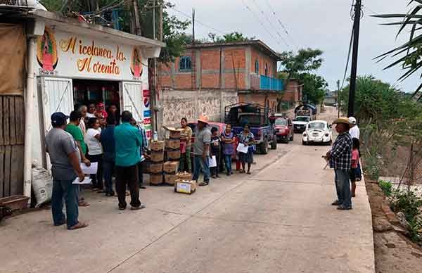 Entregan herbicidas a campesinos de Xalpatláhuac