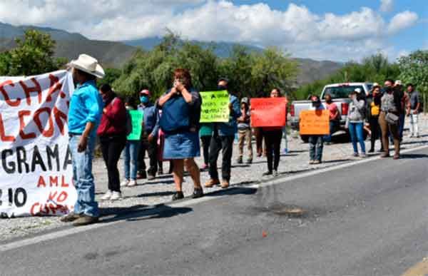 Protestan por apoyos alimentarios en Aramberri, Nuevo León.